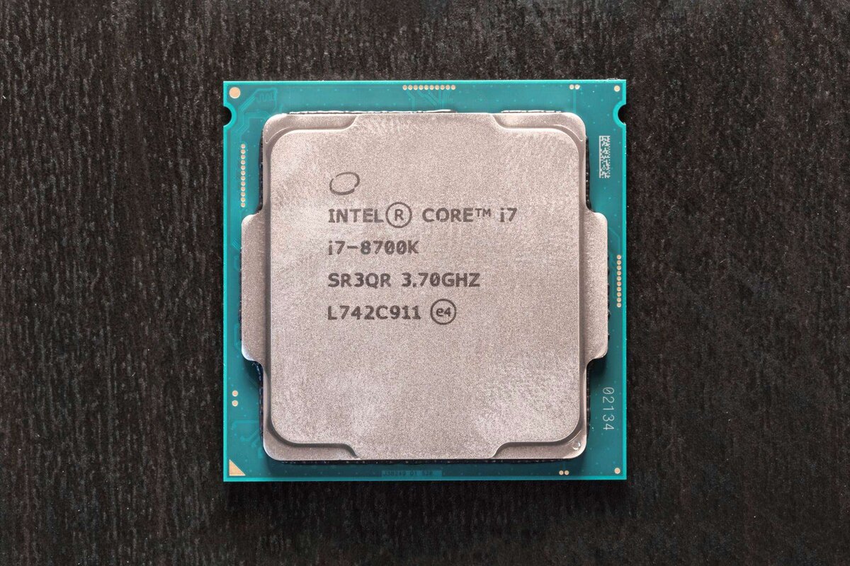 Компания Intel и её флагманский процессор 8го поколения, для потребительского сегмента - i7 8700k