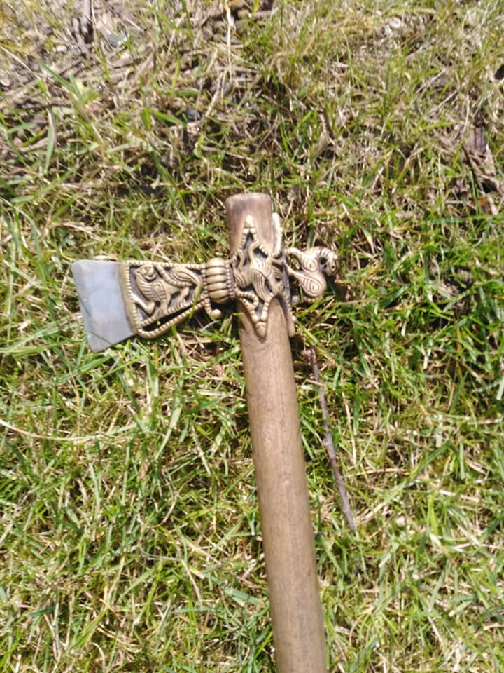 Топорик из Старой Ладоги - современная реконструкция. Фото Джулиэна Фэрбэ