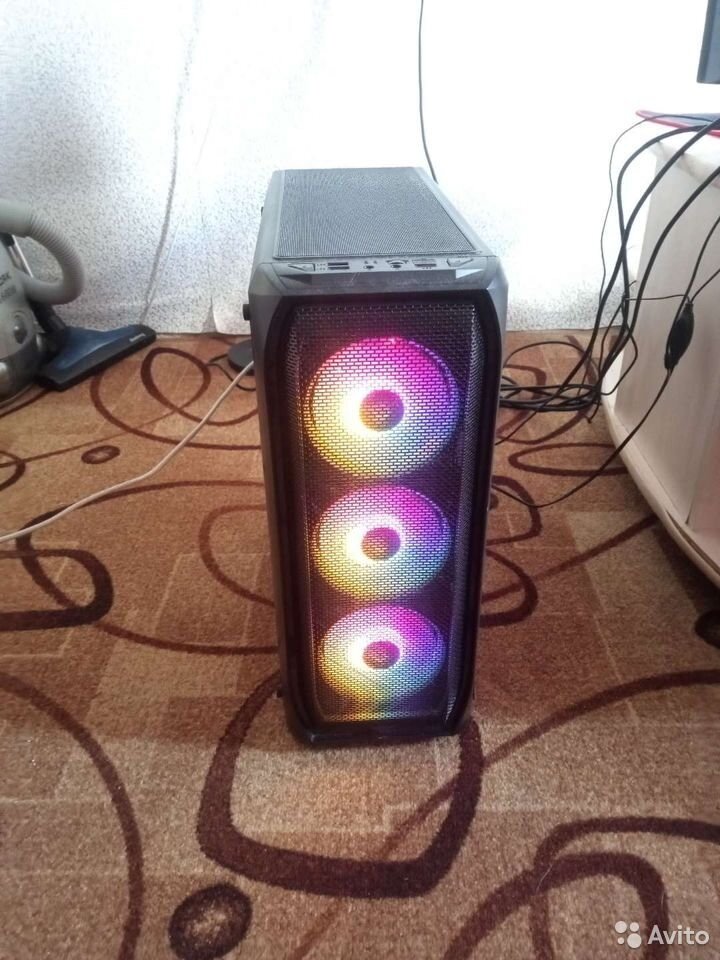 Продам игровой ПК, тянет все игры. Железо:
Блок питания Чифтек на 550w сертификат голд +
Материнская плата Gigabyte z370p d3
Процессор i5 8600k
Оперативка крушил бастикс Спортс 16Гб
Видеокарта Radeon Rx 580 4gb
Жёсткий диск 2Тб
Ссд на 120гб под систему
Отдаю вместе с монитором 24 дюйма и механической клавиатурой Logitech g 413 carbon