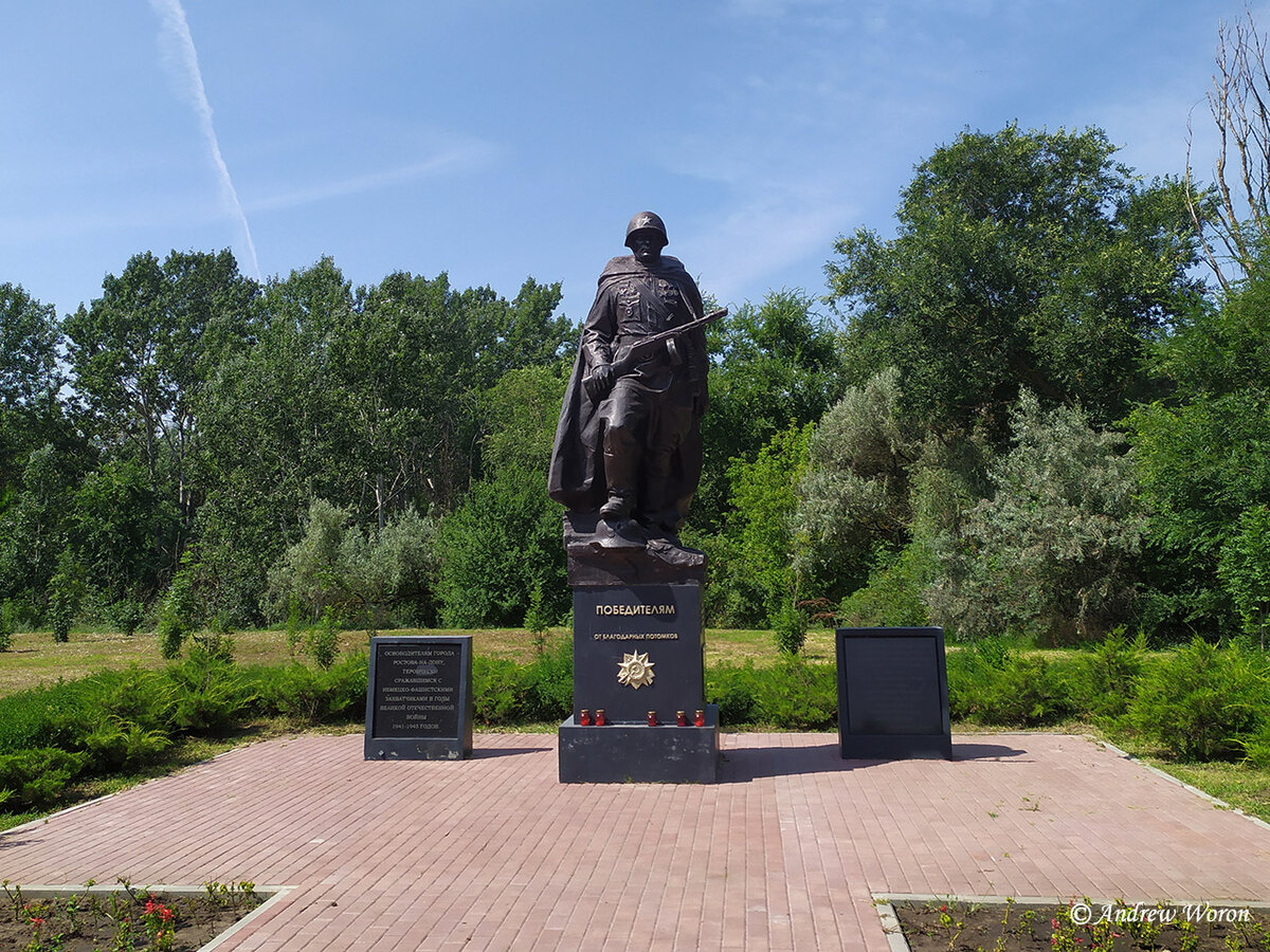 Скульптура на обочине ул. Кумженской