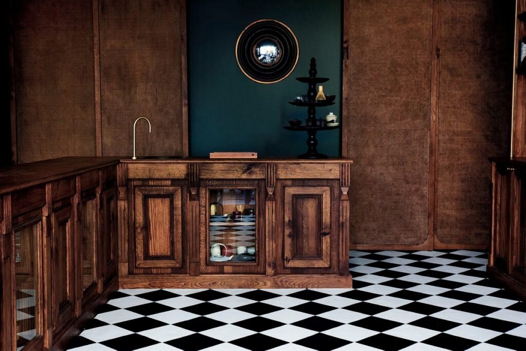 Интерьер чайного магазина Le Conservatoire des Hémisphères в Париже