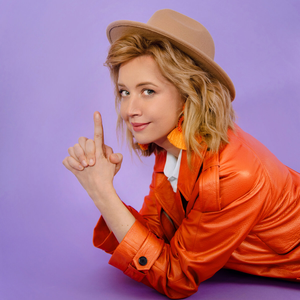 Телеканал спас простые чудеса. Шоумен поле чудес. Простые чудеса кто ведет. Леонид якубович поле чудес. Мария киселева самое слабое звено.