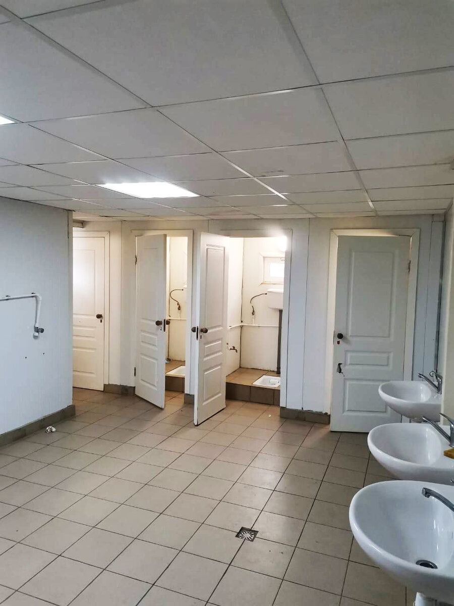 Одно из наших общежитий. Листайте фото вправо