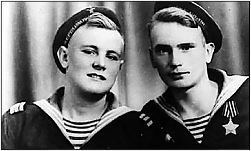 Дмитрий Дмитриевич Вонлярский (слева)