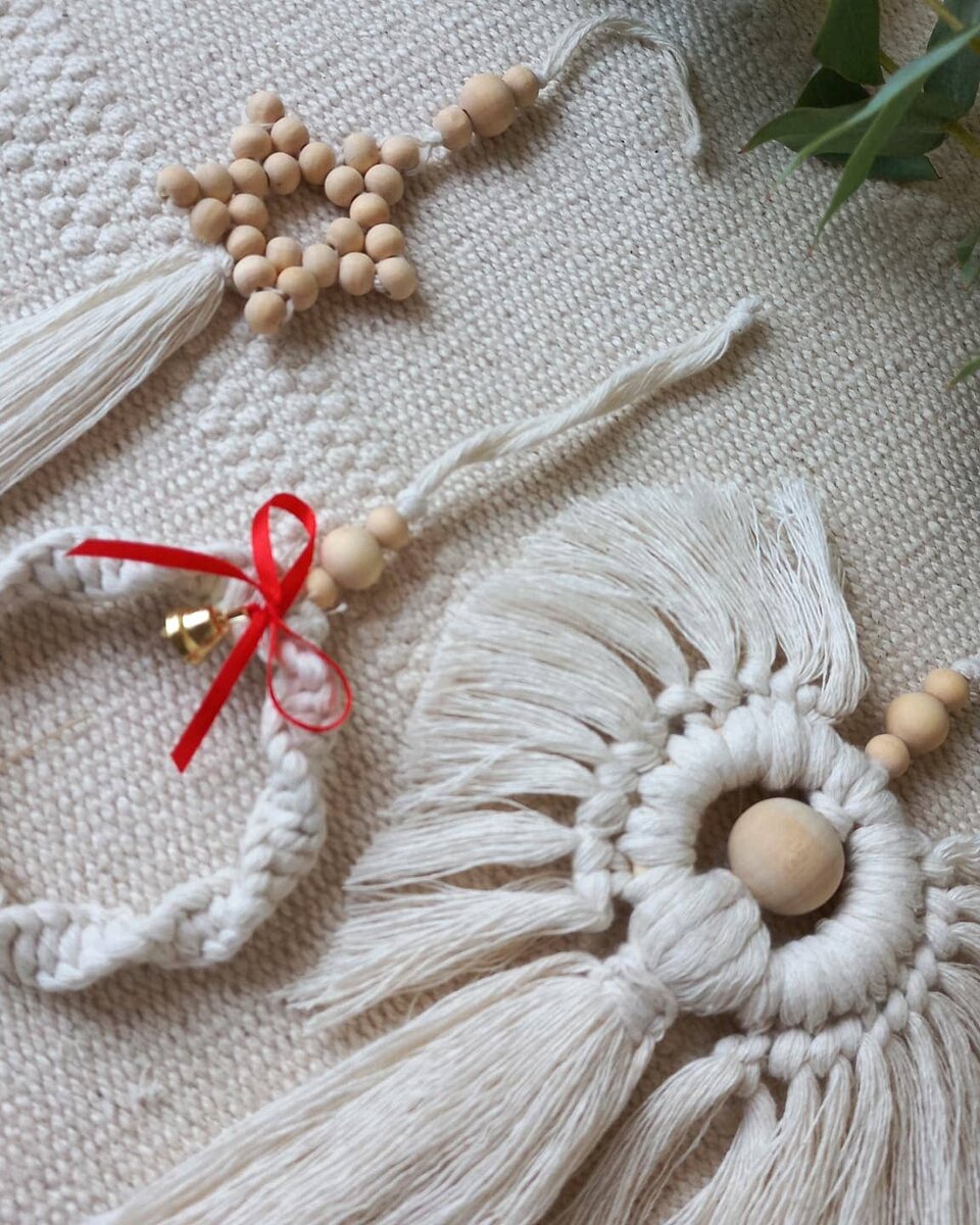 Набор ёлочных игрушек в технике макраме