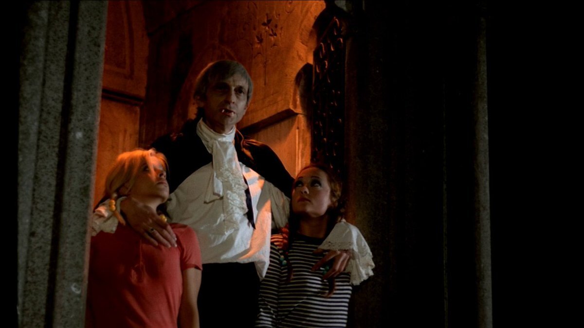 Главные героини и древний вампир (кадр из фильма "Реквием по вампиру")