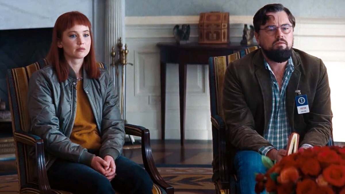 Кейт Дебиаски (Дженнифер Лоуренс) и доктор Рэндалл Минди (Леонардо Ди Каприо). Фото: www.yandex.ru