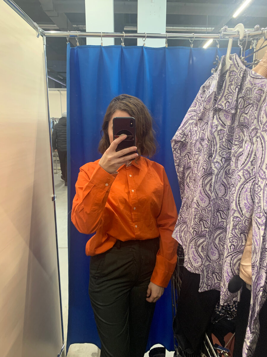 Рубашка 400 рублей без скидки, но увы, износ есть.