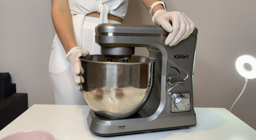 Мой миксер, с которым я экономлю половину своего рабочего времени. Всем советую подобные!