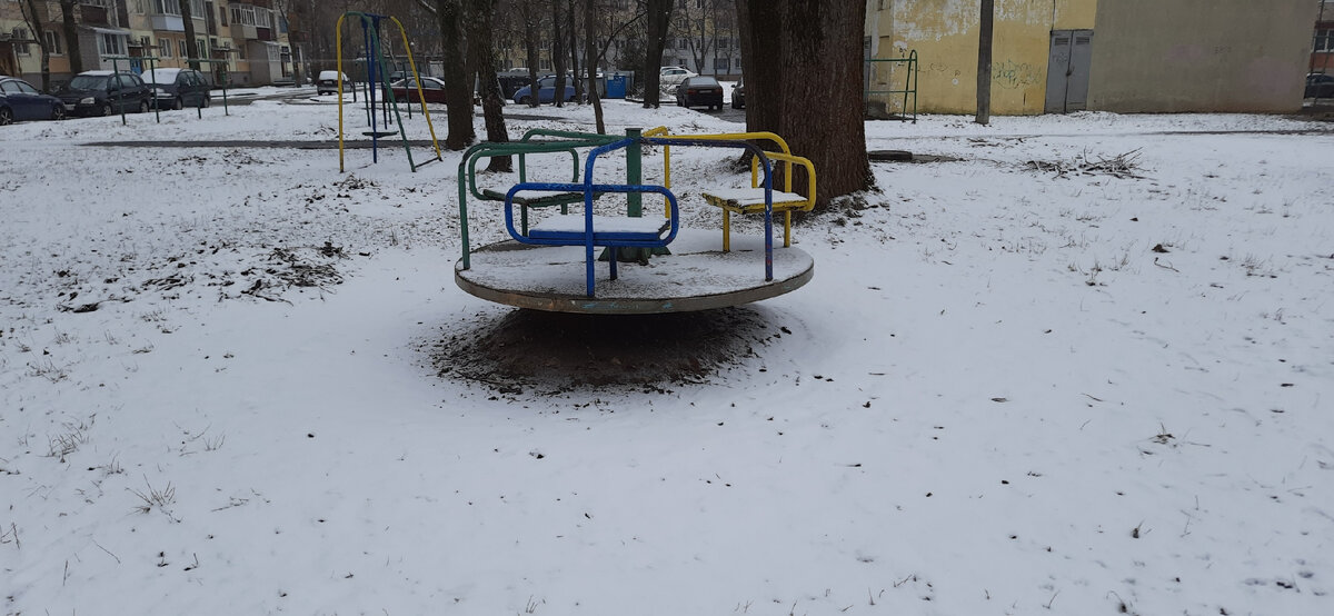 детишкам не покататься на карусельки