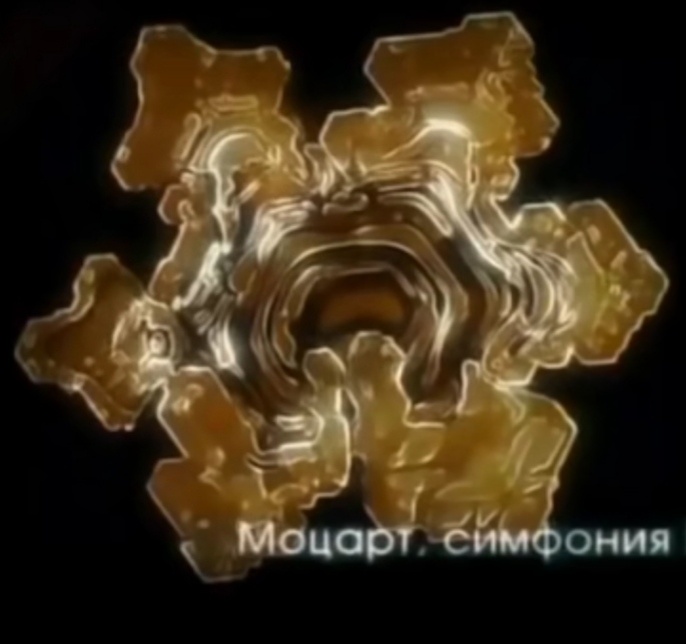 Симфония Моцарта. Более интенсивное произведение, даже окраска кристалла поменялась! 