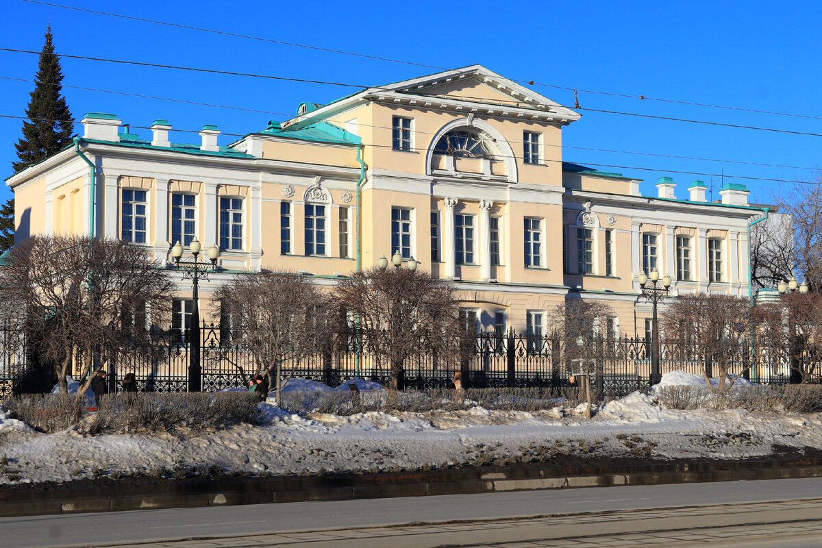 Ныне прекрасная коллекция изделий Екатеринбургской гранильной фабрики находится в Музее истории камнерезного и ювелирного искусства. Кстати, он расположен буквально напротив того места, где некогда стояли цеха фабрики 