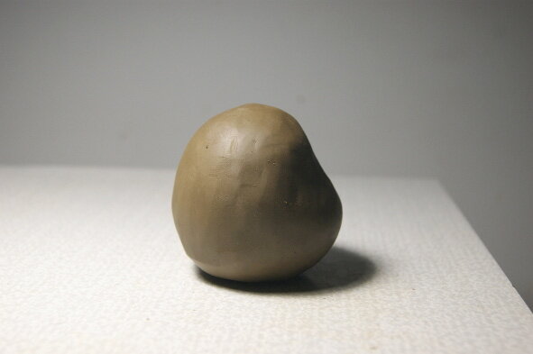 Шару-заготовке придали форму будущей Совы.