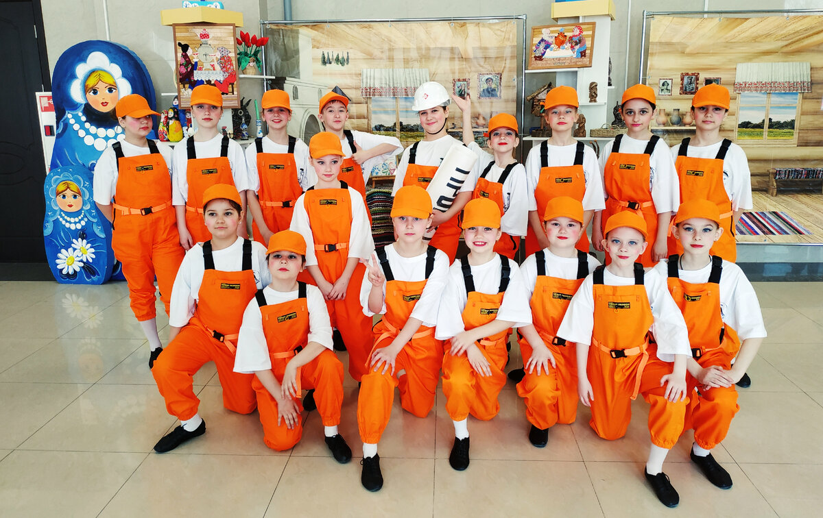 Наша младшая группа ансамбля. Очень хочу и надеюсь на сплочённость. Фото автора.
