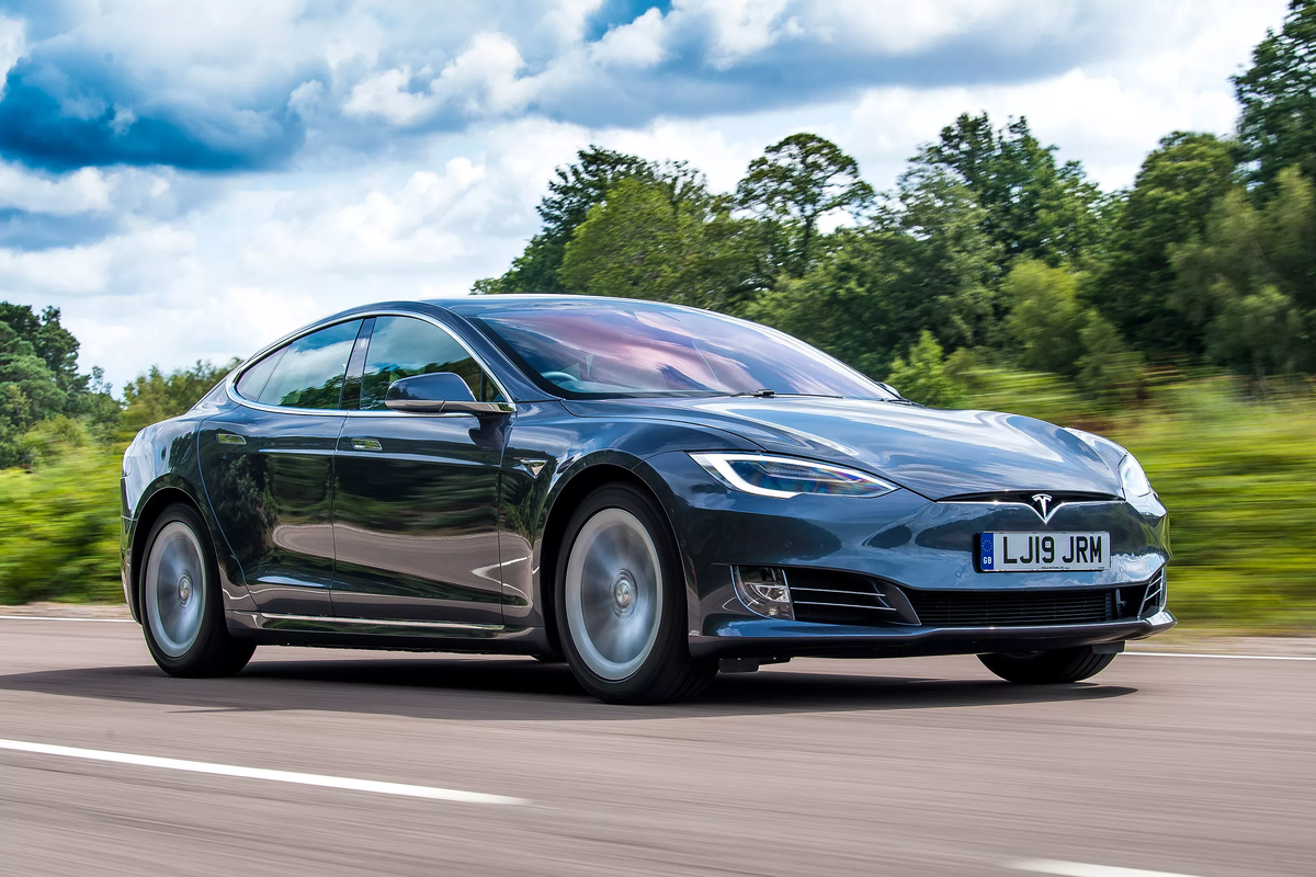 https://perevozki-stolitsa.ru/wp-content/uploads/2020/06/Tesla-Model-S-samyj-dalnobojnyj-elektromobil.jpg