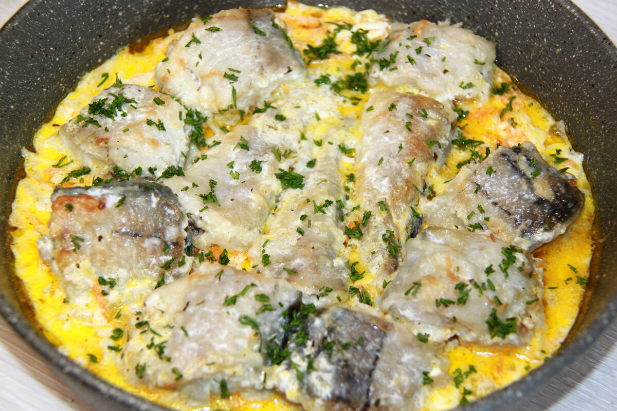 Рыба в соусе на сковороде