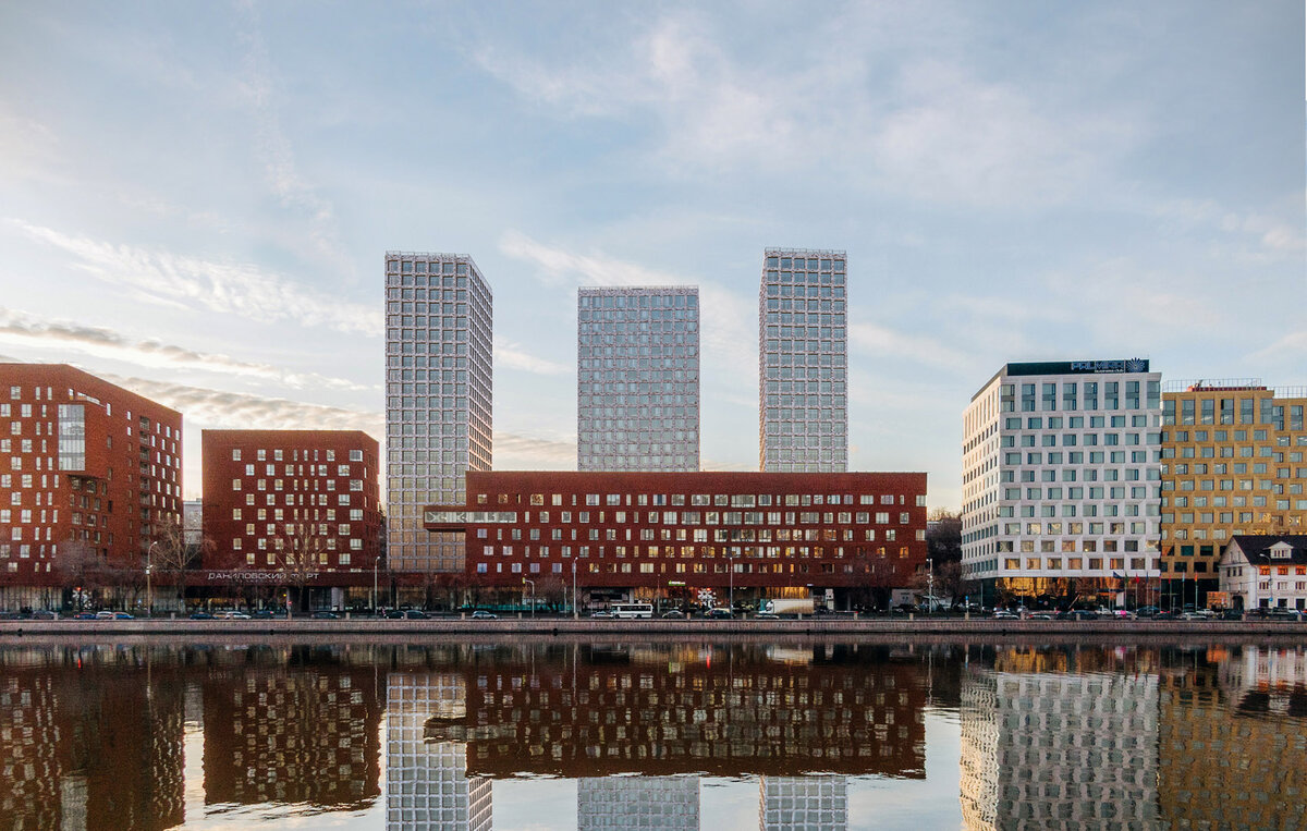 Три корпуса ЖК "Новоданиловская-8" расположены прямо около Москвы-реки. Фото с сайта samolet.ru