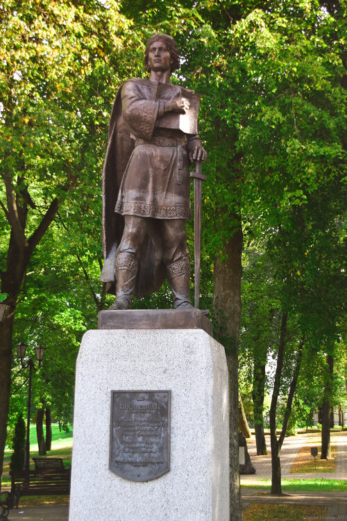 Помнік Ізяславу ў Заслаўе