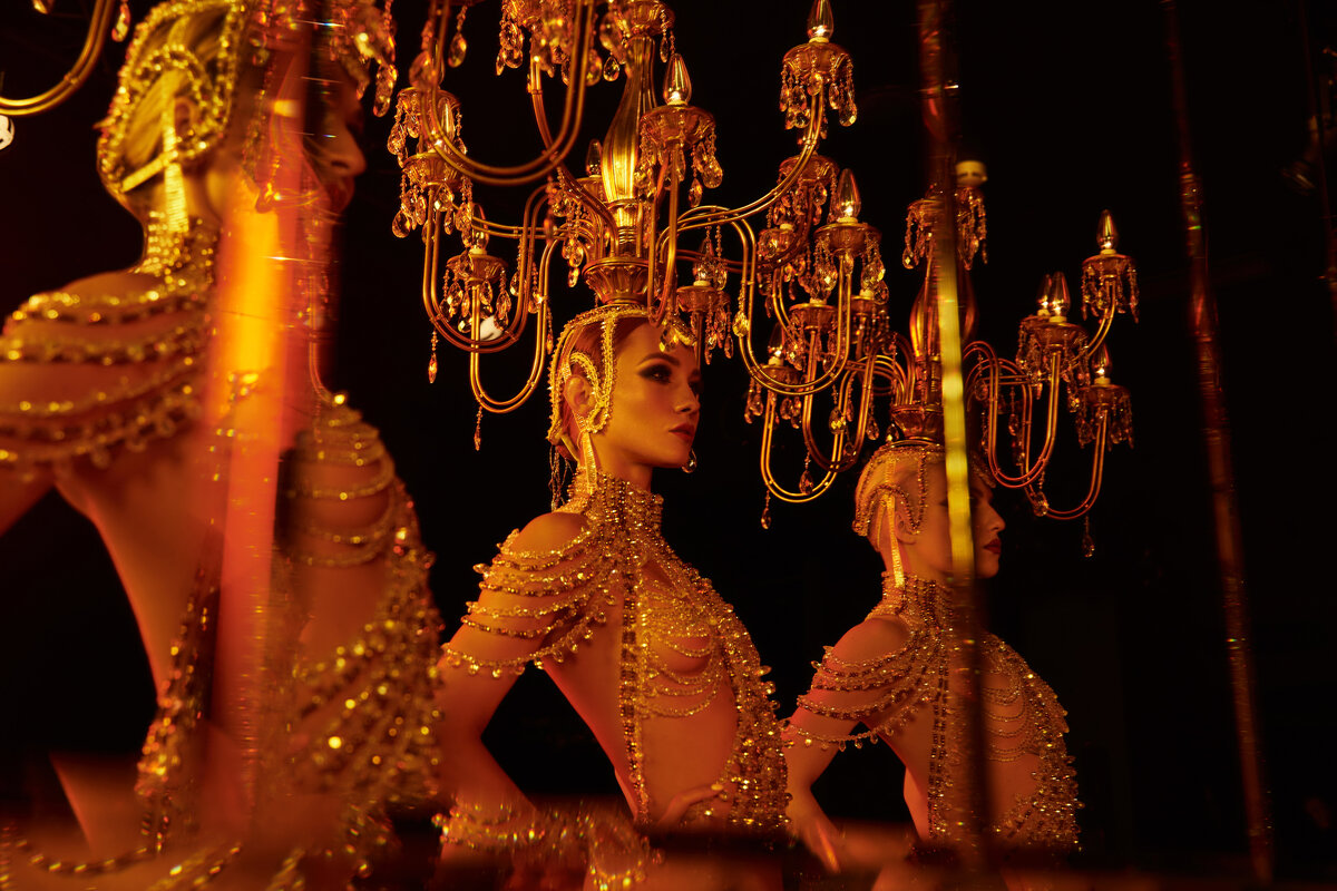 Номер «The Сhandeliers» в шоу «Абсолютно Нага»