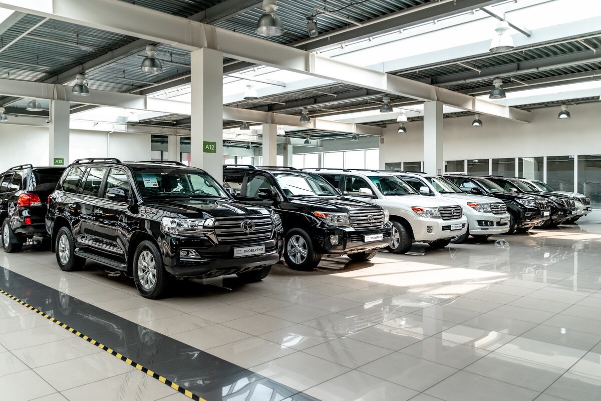 Автосалоны б у автомобилей в москве. РОЛЬФ Северо-Запад. РОЛЬФ машина. Автосалон авто с пробегом. Запад авто.