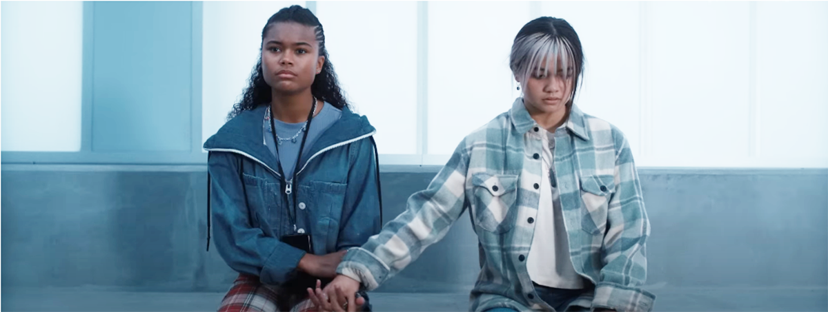 Сестры Джейд и Билли Вескер в новом сериале.
Изображение взято с сайта —  https://clck.ru/h3Sve