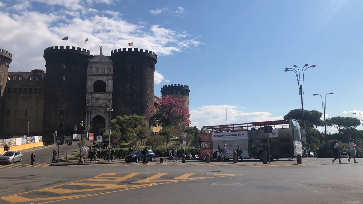 Разговорный итальянский для туристов - В чем отличие qui и qua и т.д. (Фото автора) 