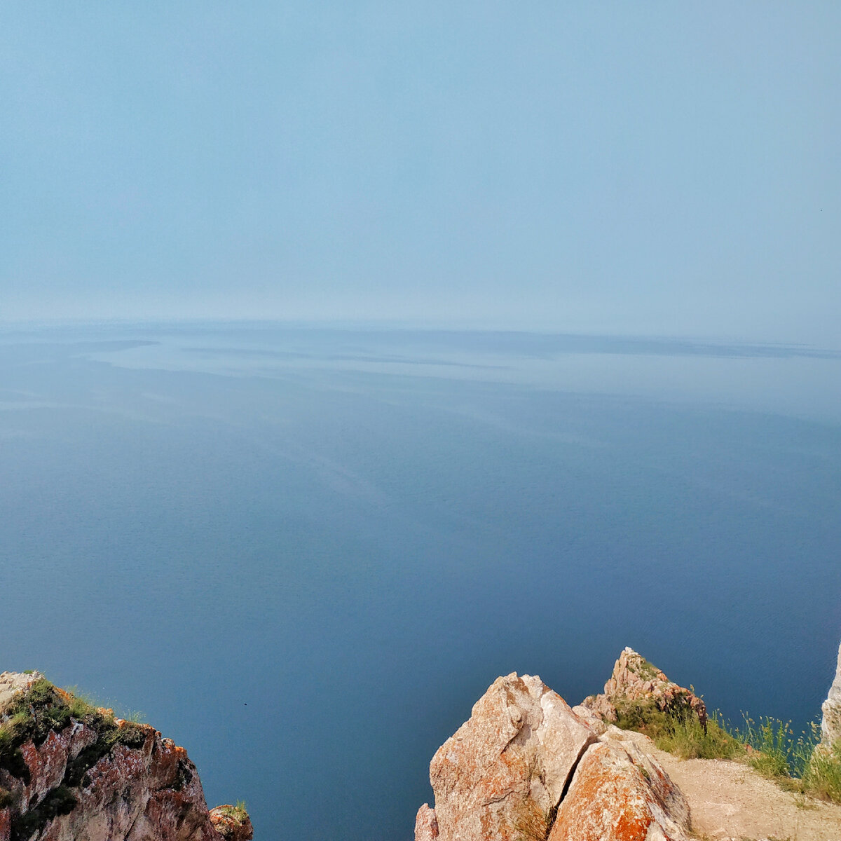 Вид на Байкал с мыса Дева