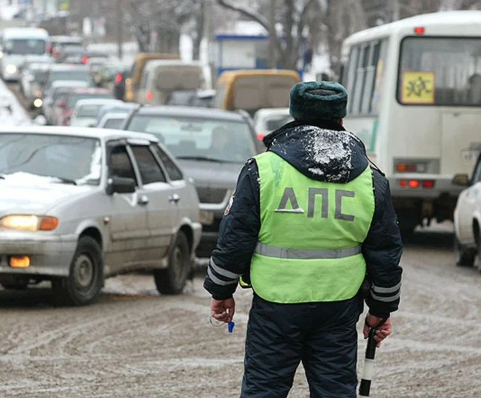 Сотрудник дорожной полиции