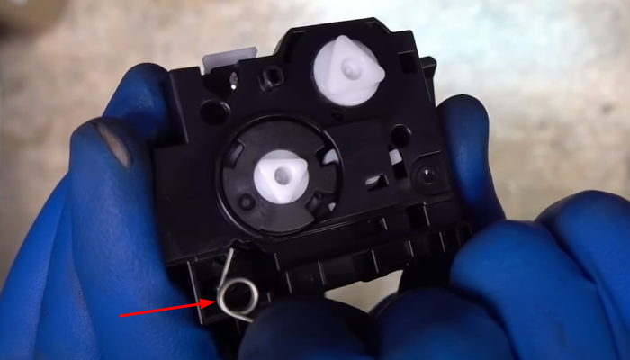 Фото 4. Сняли пружину с фото 3