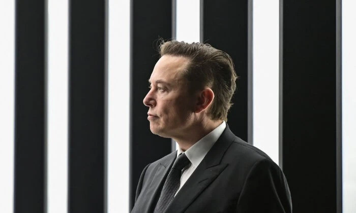 Генеральный директор Tesla Илон Маск на открытии «Гигафабрики» Tesla 22 марта 2022 года в Грюнхайде, к юго-востоку от Берлина. Фото: Patrick Pleul/POOL/AFP via Getty Images