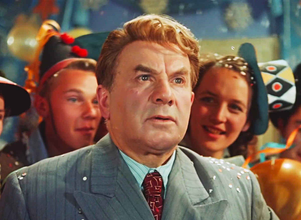 Игорь Ильинский в фильме карнавальная ночь. Доброе утро фильм 1955. Доброе утро фильм 1955 кадры. Карнавальная ночь герой Ильинского. Ночь режиссер