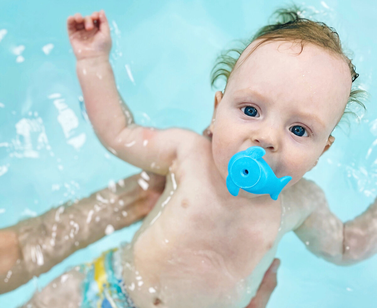 Почему ребенок плачет во время купания