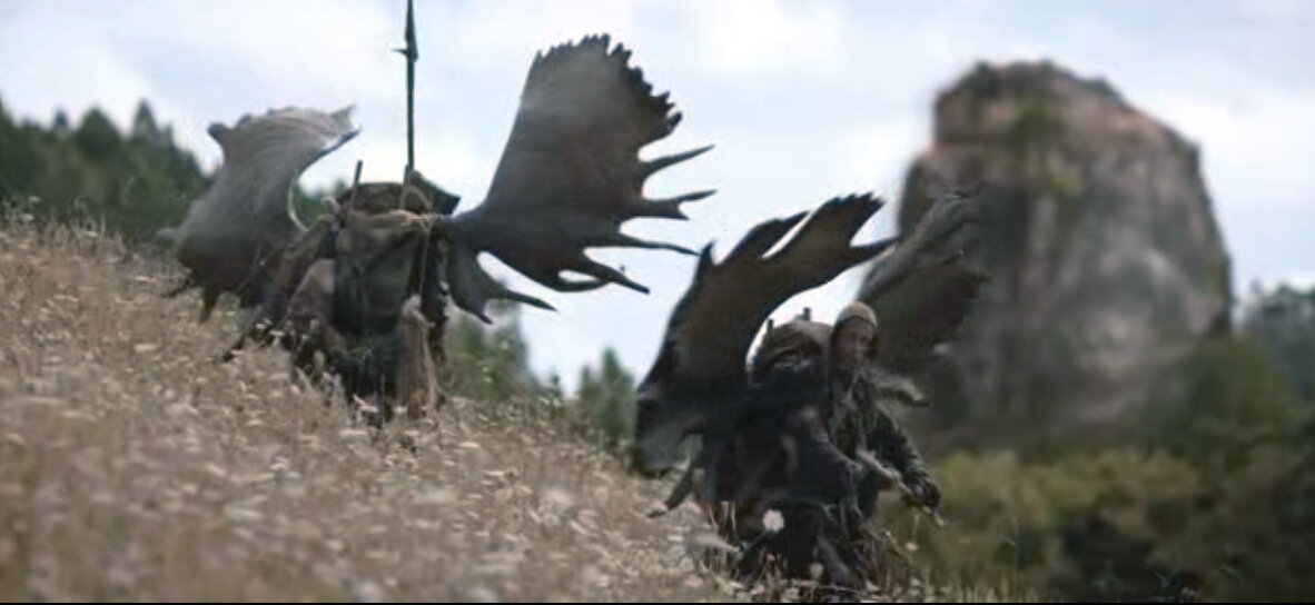 Так вот ты какой, средиземный олень. Кадр из сериала «Властелин колец. Кольца власти».