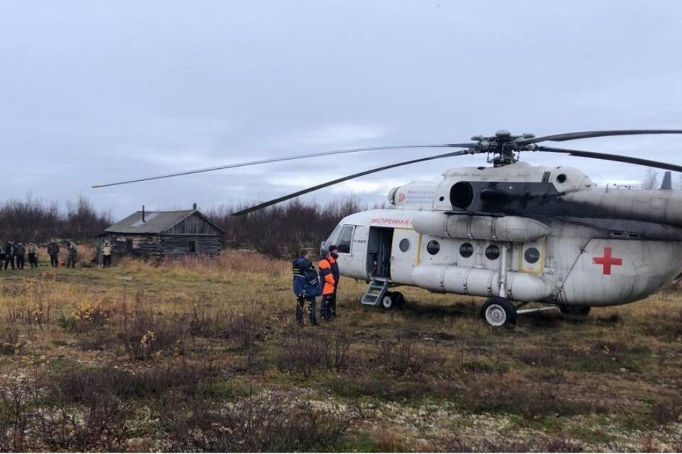     Мужчину эвакуировали санавиацией. Фото: МЧС по Мурманской области