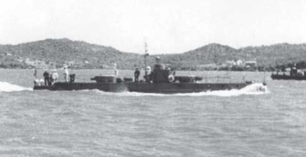 Бронекатер № 13 Амурской военной флотилии, вооруженный 76,2-мм пушками в башнях танка Т-28. 1937 год.