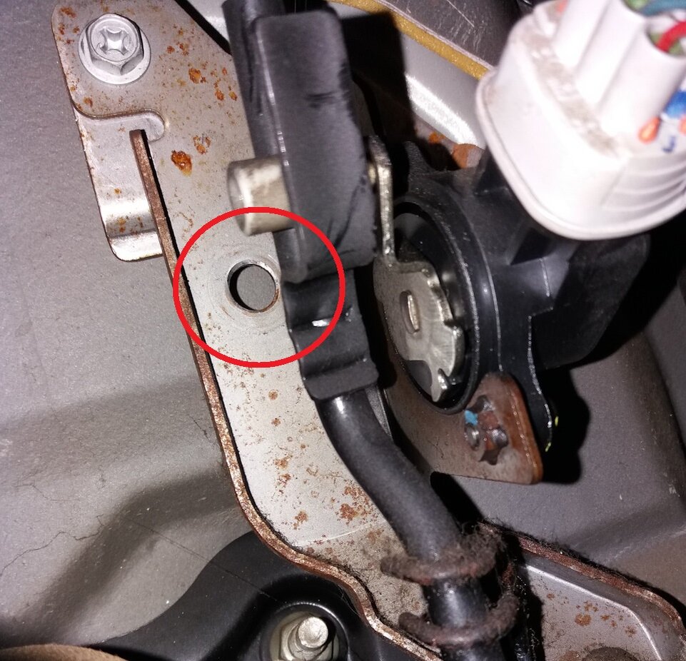 Педаль не работает и не реагирует на нажатие, обороты двигателя 1500-2000 ( у всех по разному) 