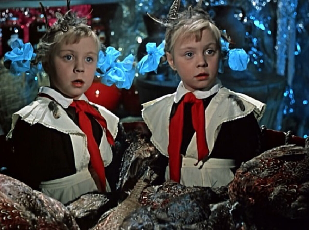    Кадр из сказки «Королевство кривых зеркал»