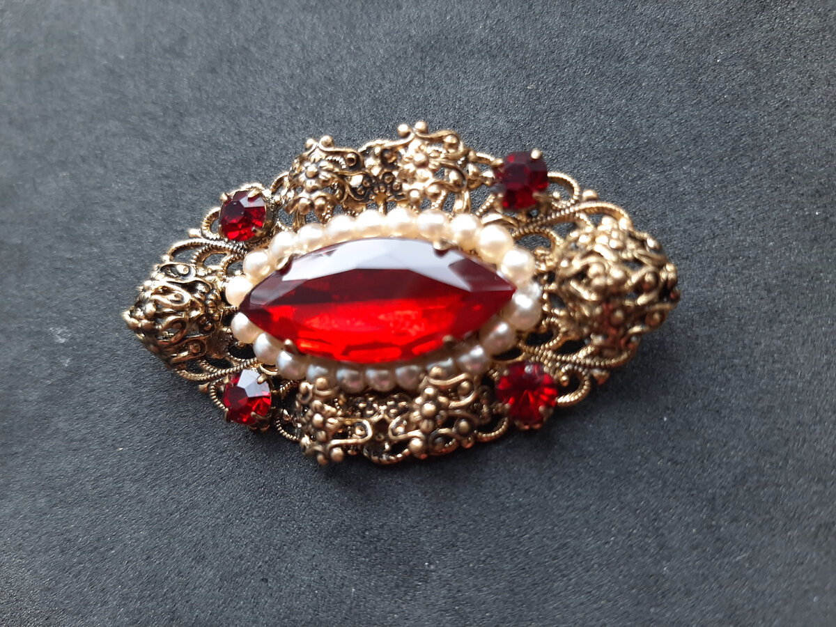 Винтажна брошь 50х годов. Куплена на барахолке)