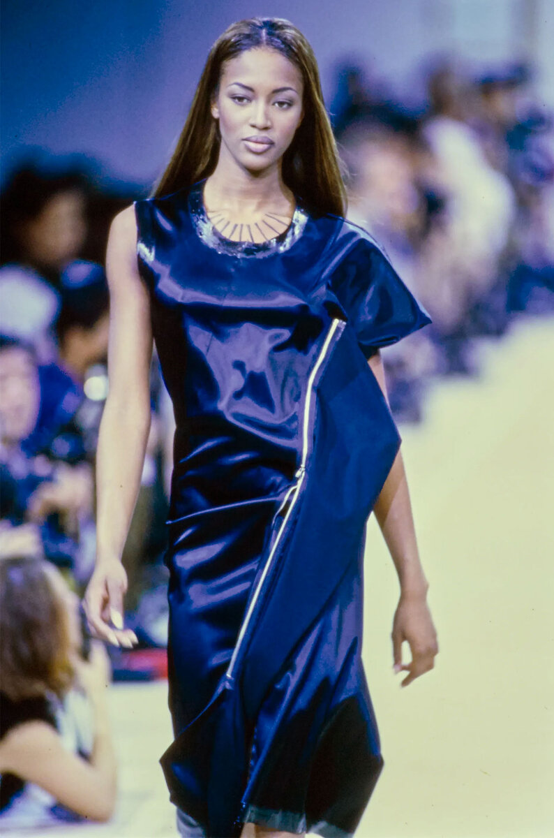    Comme des Garçons весна-лето 1992АРХИВЫ ПРЕСС-СЛУЖБ