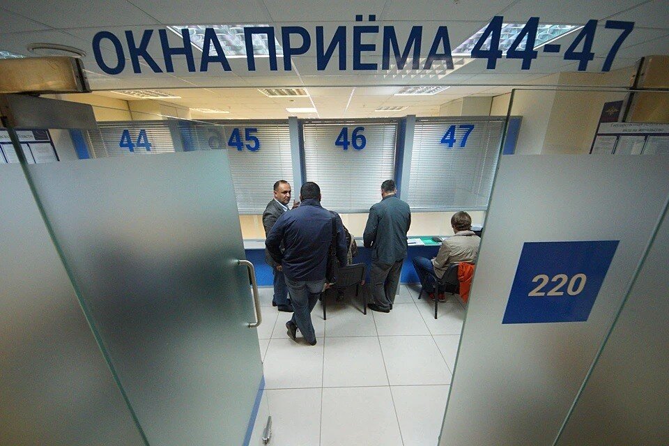     Иностранцы смогут получить вид на жительство в России в обмен на инвестиции Алексей БУЛАТОВ