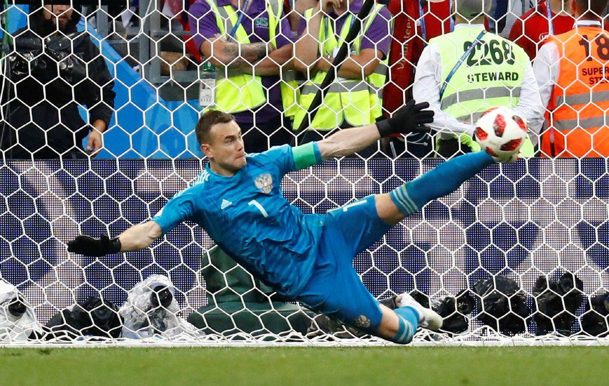 Знаменитая "нога Акинфеева" позволяет России пройти в четвертьфинал ЧМ 2018. Фото с сайта stolica-s.su.