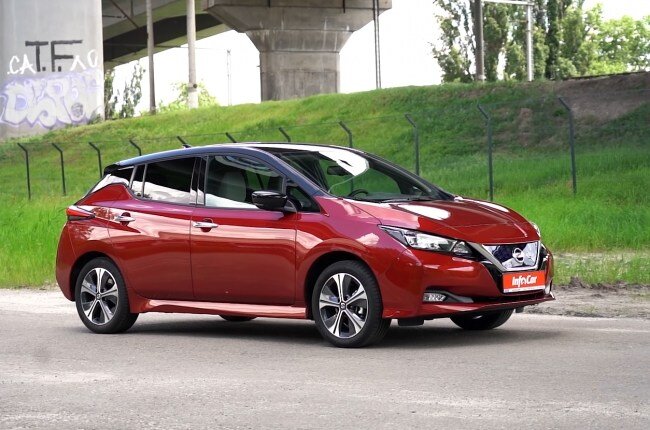 Nissan Leaf вид спереди