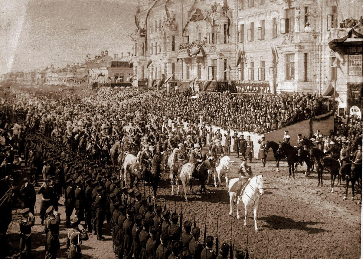 Перед вторым. Николай 2 давка на Ходынском поле. Коронация Николая 2 Ходынское поле. 1896 Коронация Николая 2. Коронация Николая II. Трагедия на Ходынском поле.