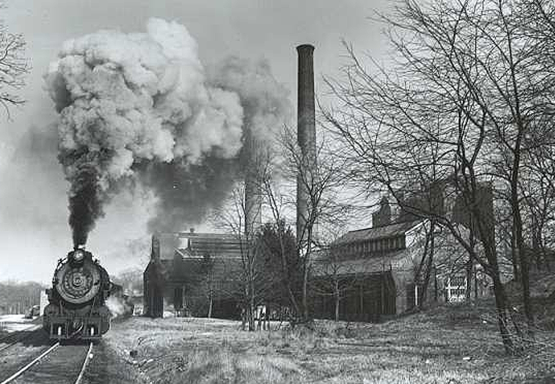 Подвозка угля к клинике "Кингз Парк" на паровозе 