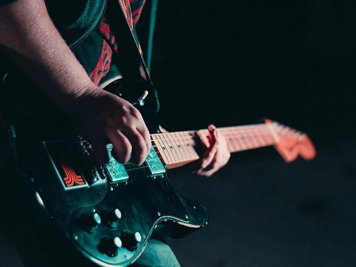 Guitar boogie. Виртуальная гитара. Играть на гитаре. Girl Shredding on an Electric Guitar.