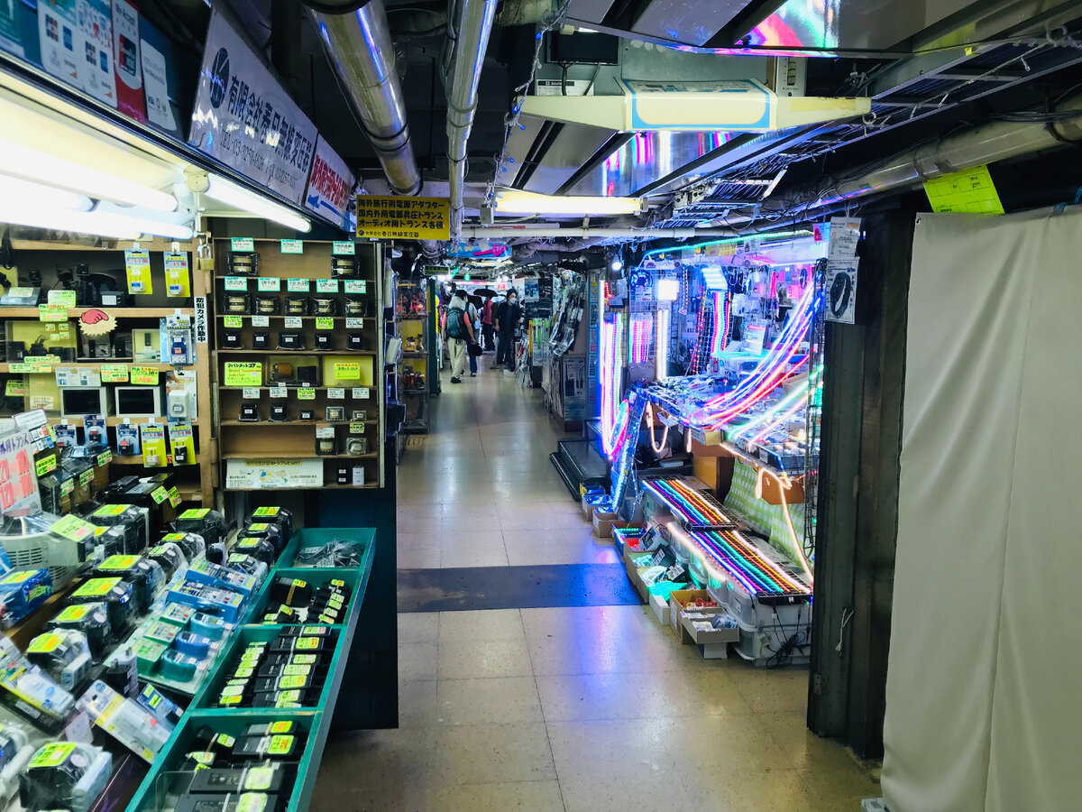 Первый этаж рынка