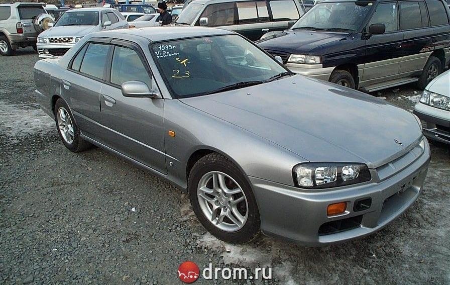 Skyline HR34 в кузове седан.