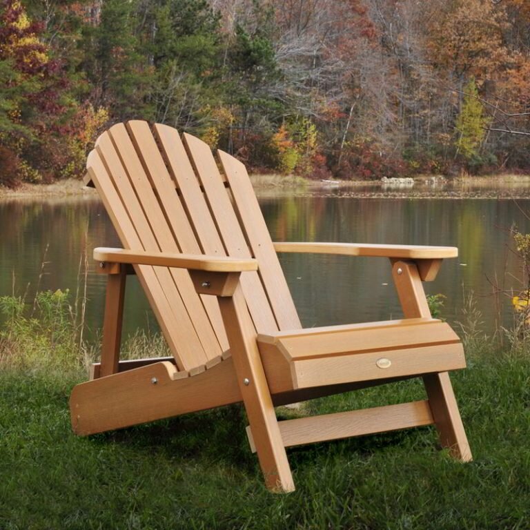 Кресла с деревянными подлокотниками