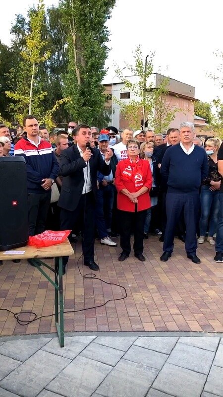 На фото Николай Бондаренко, Ольга Алимова и Павел Грудинин