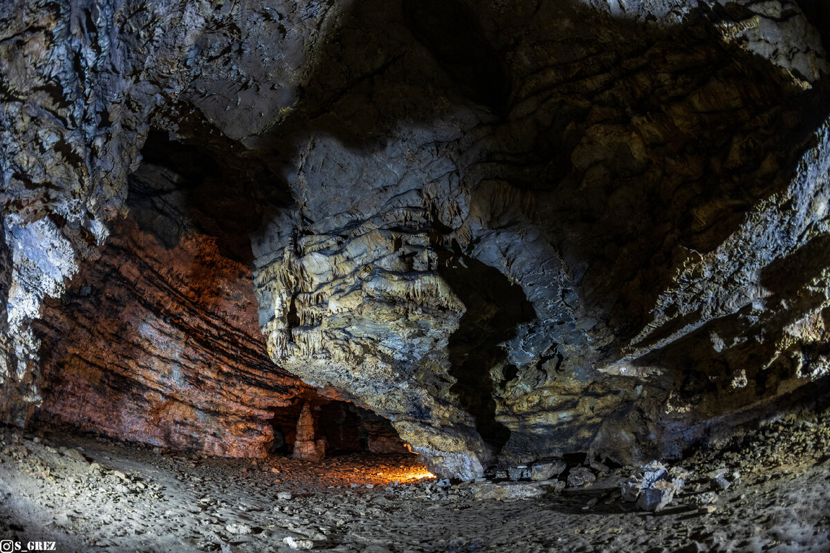 Один из залов в Киндерлинской пещере.
